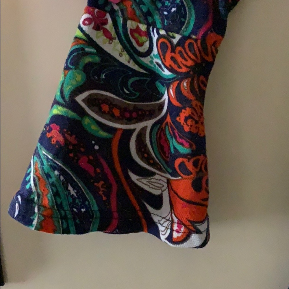Small flare sleeve top. - Picture 2 of 4